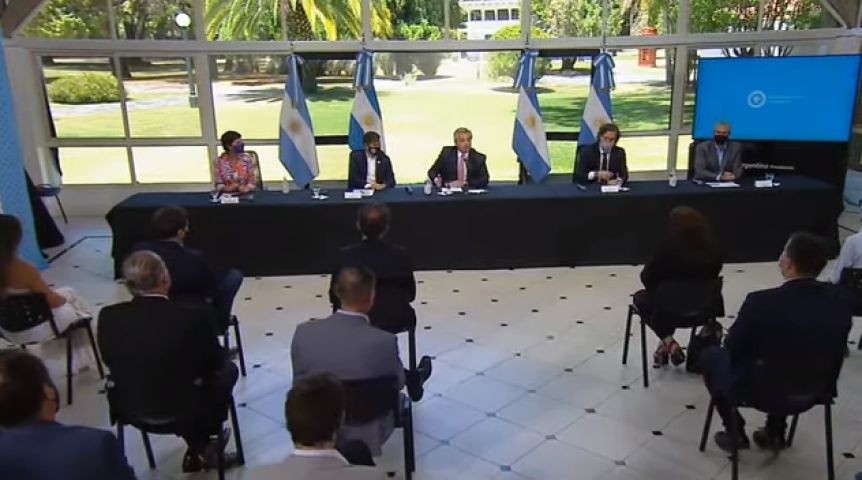 Viviendas y vacunas: los ejes de los anuncios de Alberto y Kicillof