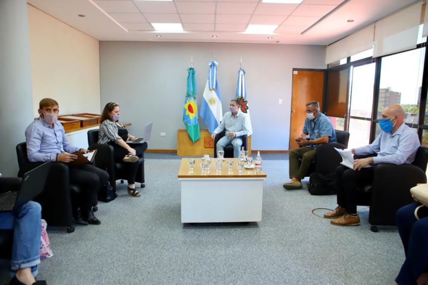 Gray se reunió con autoridades educativas para planificar obras de infraestructura