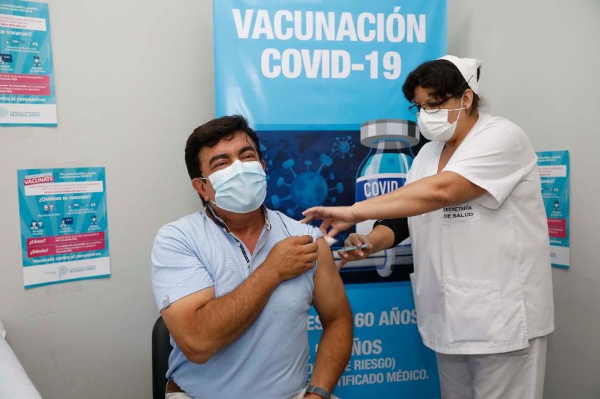 Espinoza se aplicó la Sputnik V en el Hospital Municipal de La Matanza: