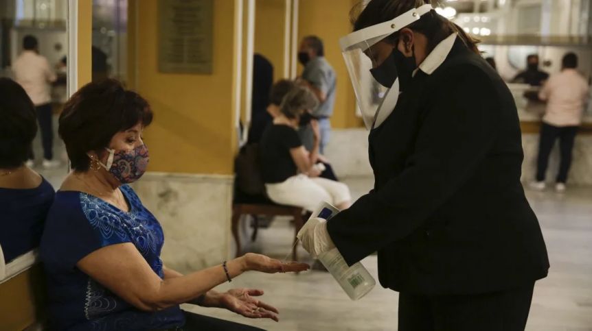 Coronavirus en leve baja: 8.362 casos y 162 fallecidos