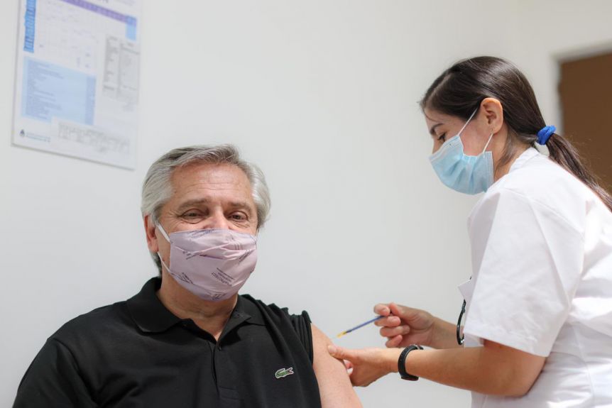 Con la llegada de la vacuna, Alberto recuperó terreno perdido y creció