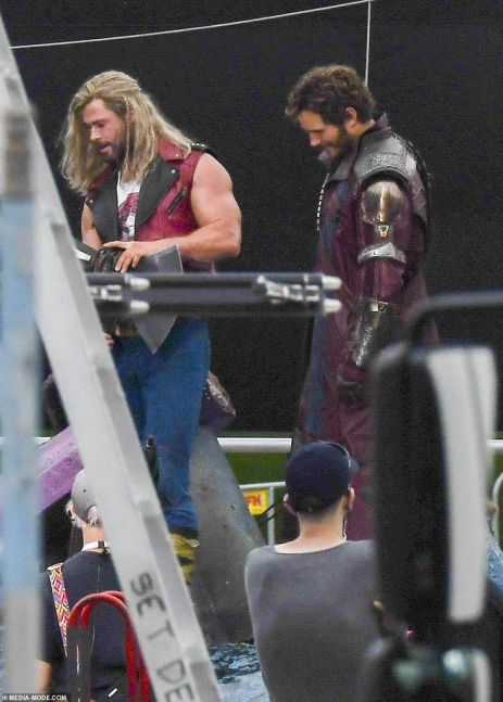 Circularon las primeras imágenes de Chris Hemsworth en escena y se mostró cómo lucirá Thor