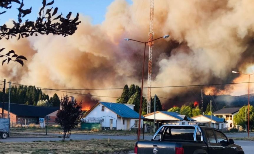 Cordillera: alarmantes incendios avanzaron sobre las casas y la lluvia trajo alivio