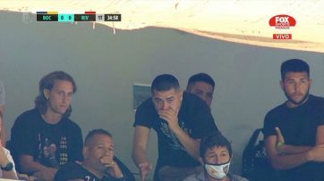 Acusan al hijo de Riquelme de romper el aislamiento y asistir a la cancha