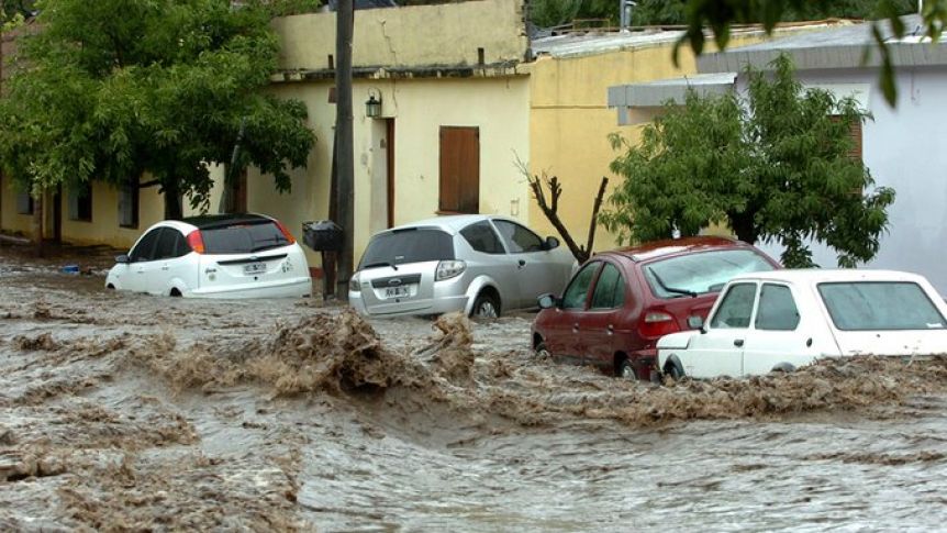 Inundaciones y cortes de rutas en Córdoba tras las fuertes lluvias