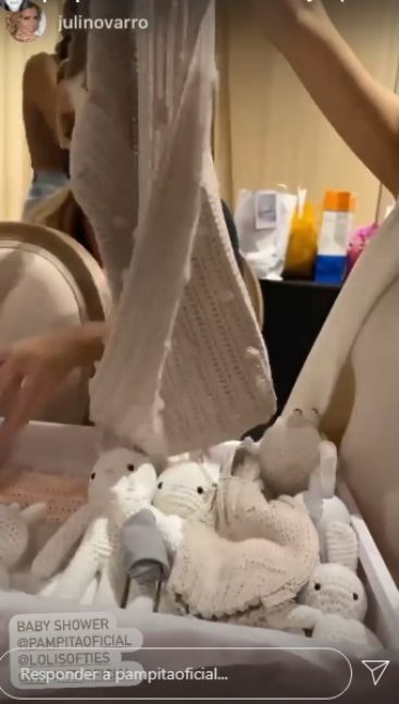 Pampita celebró el baby shower y sorprendió a sus invitados