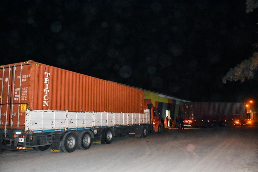 De Brasil a Castelli: llegaron containers con materiales para la construcción de viviendas