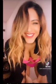 Celeste Muriega se desnuda en Tik Tok