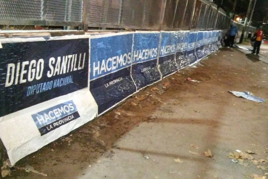 Con declaraciones y afiches, Santilli blanqueó su desembarco en la Provincia