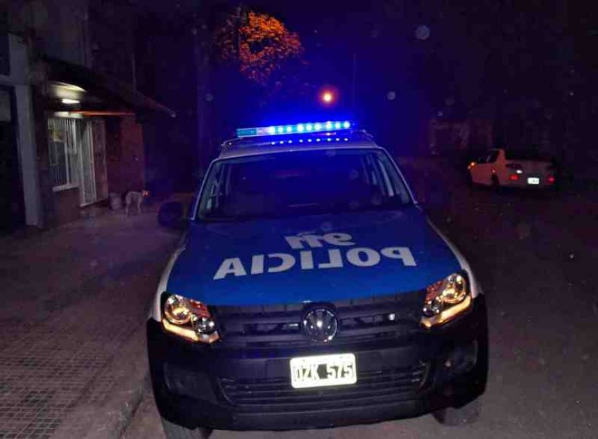 Los ataron para robarles y huyeron cuando se activó la alarma