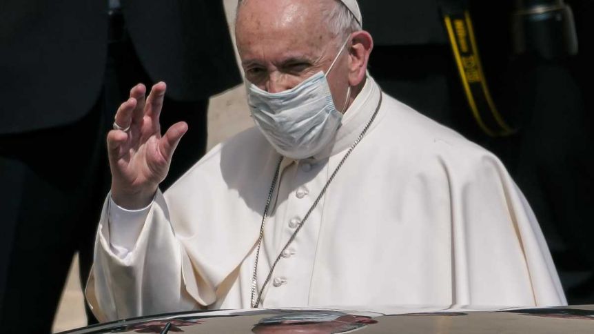Tras ser operado, el Papa Francisco, permanecerá internado