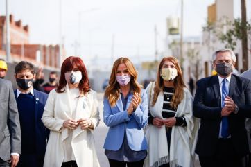 Los precandidatos continuaron la campaña en La Plata, conurbano y el interior