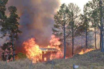 Suman refuerzos para combatir los incendios en Córdoba