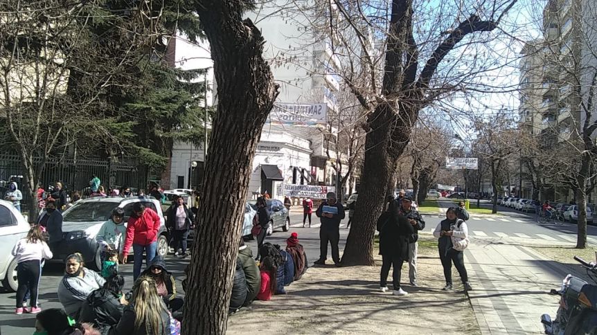 Ante la falta de respuesta, los bachilleratos populares marchan a Educación con reclamos