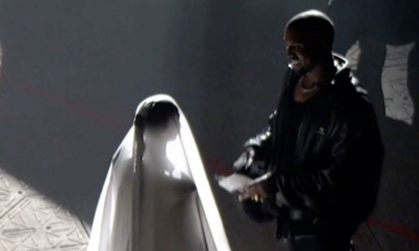 Deslumbrante: Kanye West presentó “Donda” junto a Kim Kardashian vestida de novia