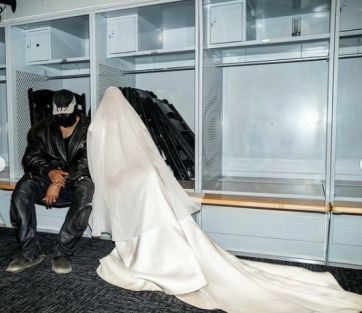 Deslumbrante: Kanye West presentó “Donda” junto a Kim Kardashian vestida de novia