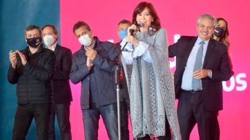 Dardos a los medios y al macrismo y defensa de la gestión: así fue el cierre de Alberto y CFK