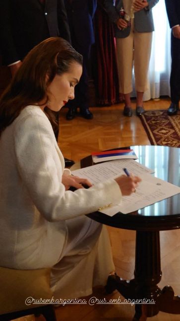Natalia Oreiro y su hijo recibieron la ciudadanía rusa