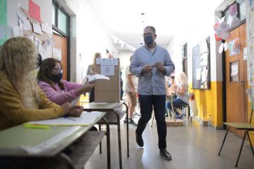 Los tempraneros: qué intendentes, funcionarios y legisladores ya emitieron su voto