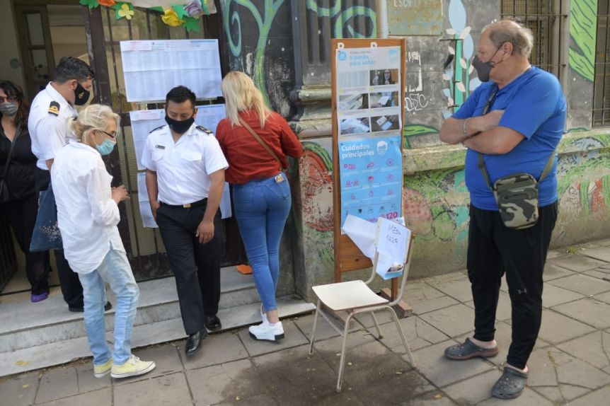 Cerraron los comicios y se mantendrían los resultados de las PASO