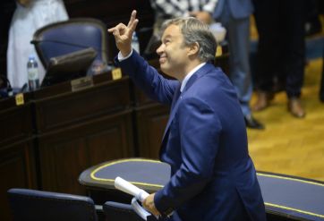 Ovaciones, una bandera gigante y los nuevos juramentos: el color de la jura de Diputados