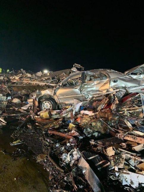 Estados Unidos: confirman más de 50 fallecidos tras el paso de un tornado en Kentucky