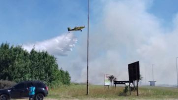 Se desató un impresionante incendio forestal en la localidad de Mar Azul