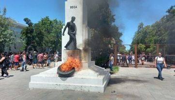 Fuego en Casa de Gobierno, manifestaciones y vigilia en varias localidades de Chubut en rechazo a la minería