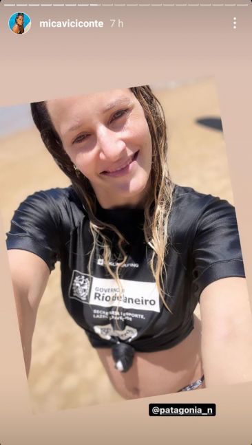 Mica Viciconte se animó a practicar surf en Brasil