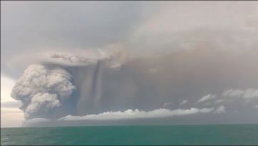 Alerta por el tsunami que golpea a la isla de Tonga