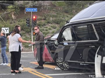 Impactante accidente: Arnold Schwarzenegger atropelló a varios autos