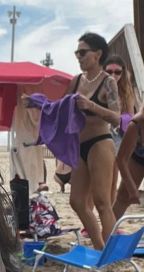A puro sol y mar, intendenta de La Cámpora deslumbró en las playas bonaerenses