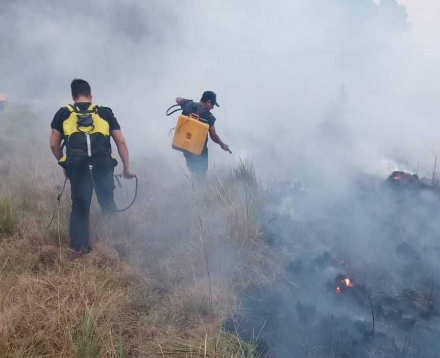 Incendios en Corrientes: evacuaron a turistas de un hotel por el avance de las llamas