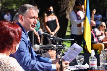 Fernando Gray con la colectividad ucraniana en la apertura de sesiones