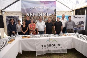 Con proyecto bajo el brazo, senador del FdT fue a la Fiesta de la Vendimia en el sur de la Provincia