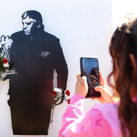 En Cañuelas, Marisa Fassi inauguró la escultura de un veterano de Malvinas