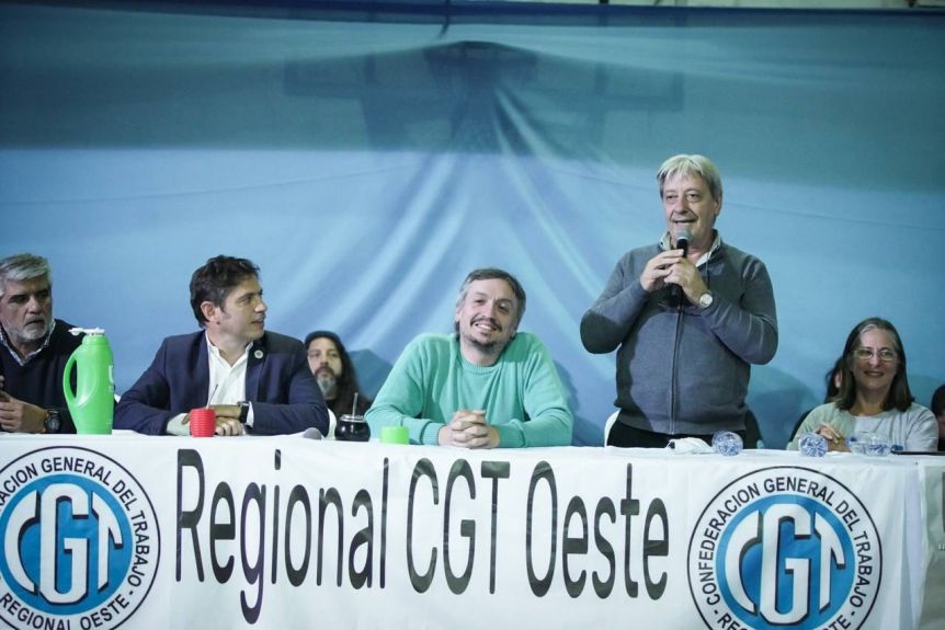 Máximo se mostró con Kicillof y pidió por la