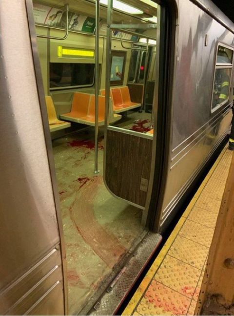Confirman varios heridos y muertos tras tiroteo en el metro de Nueva York