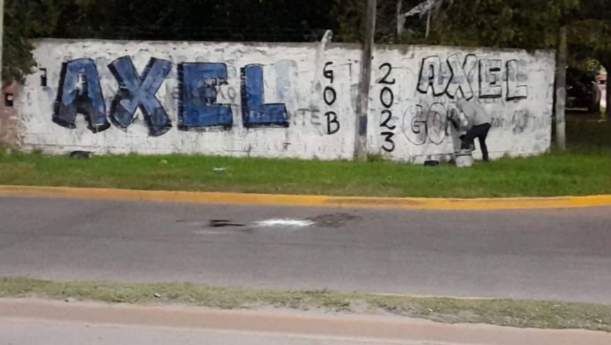 El futuro de Kicillof y las pintadas en La Plata con Axel 2023: ¿premonición o deseo?