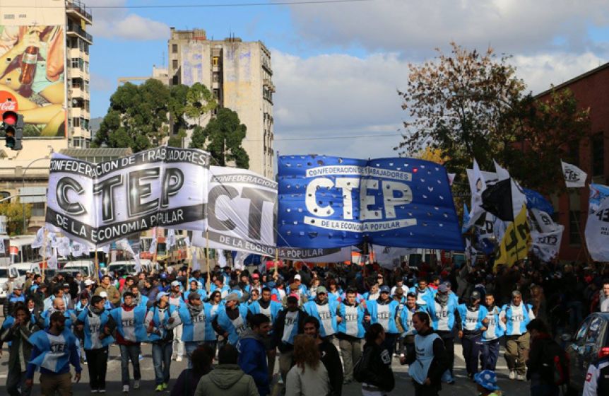 Día del Trabajador: con la CGT y Máximo ausentes, organizaciones sociales marcharon y cuestionaron las internas
