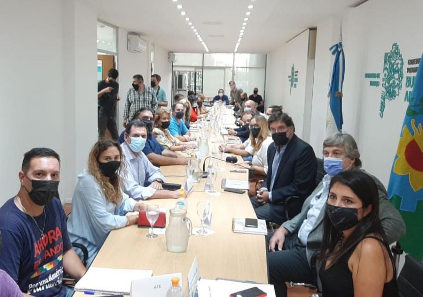 Arrancan la discusión paritaria con docentes y estatales