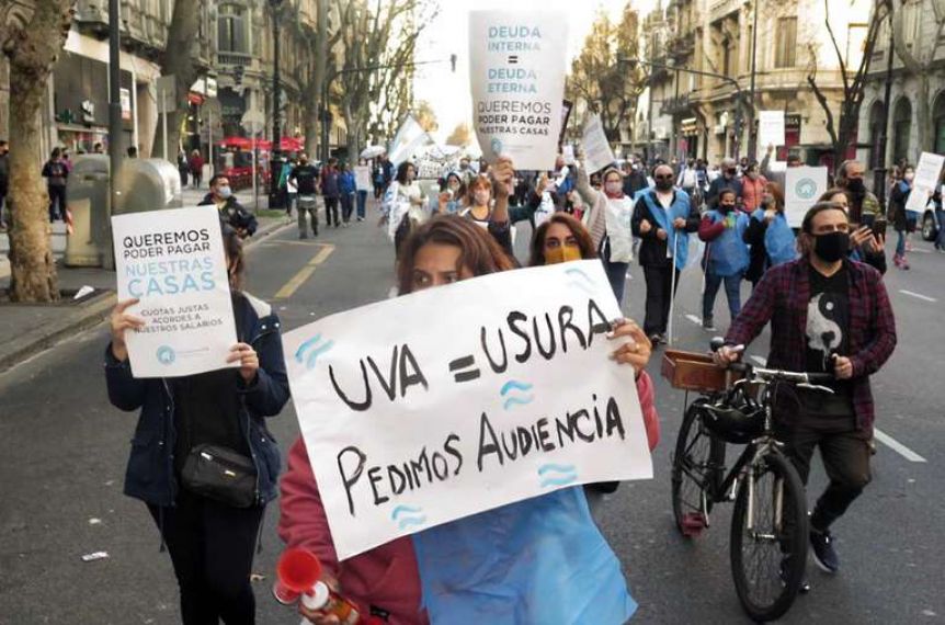 Hipotecados meten presión y marchan al Congreso para pedir audiencias
