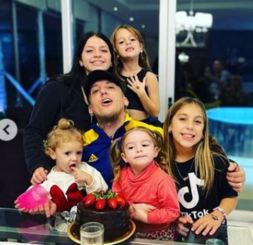 El Polaco festejó su cumpleaños con sus hijas y sus ex