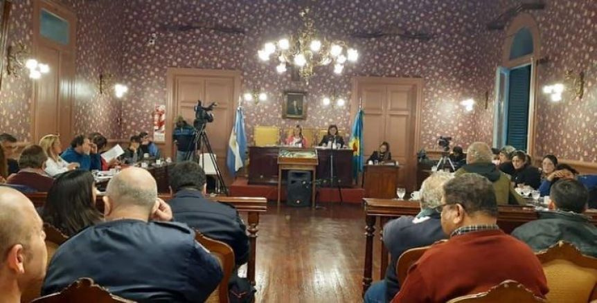 Juntos usó su mayoría y le impuso Ficha Limpia a intendente K