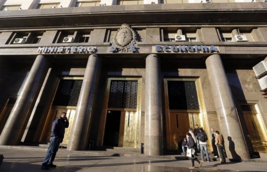 FMI, más gasto y deuda local: cómo será el impacto en las proyecciones económicas