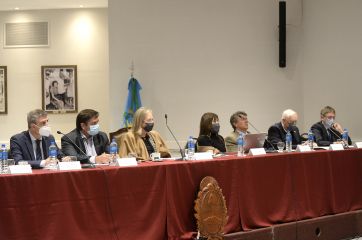 El juez que atraviesa un jury por xenofobia se defendió con un tratado internacional