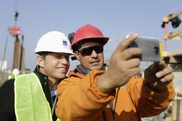 El gobernador recorrió la megaobra en el Riachuelo y repartió críticas para todos lados