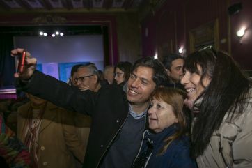 Axel Kicillof visitó distritos PRO y marcó la cancha: entregó escrituras y anunció obras