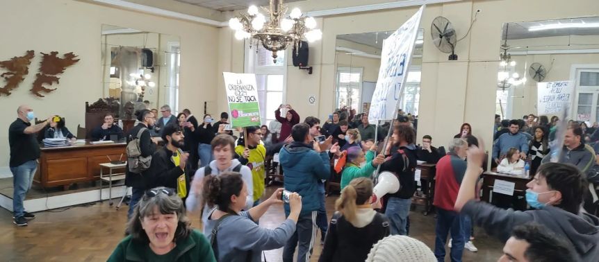 Termoeléctrica de Luján: vecinos irrumpieron en el Concejo y se suspendió la sesión