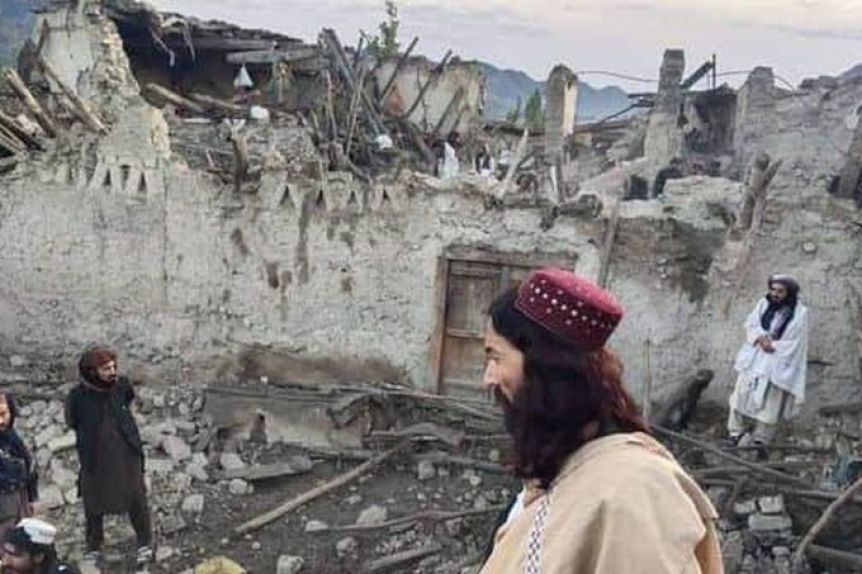 Alrededor de mil muertos y cientos de heridos tras fuerte terremoto en Afganistán